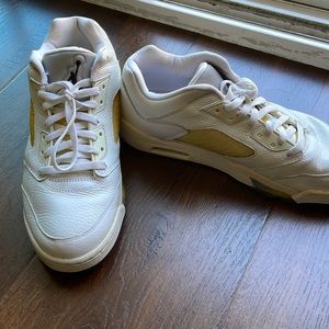 Air Jordan 4 or 5 size 11 in women’s.